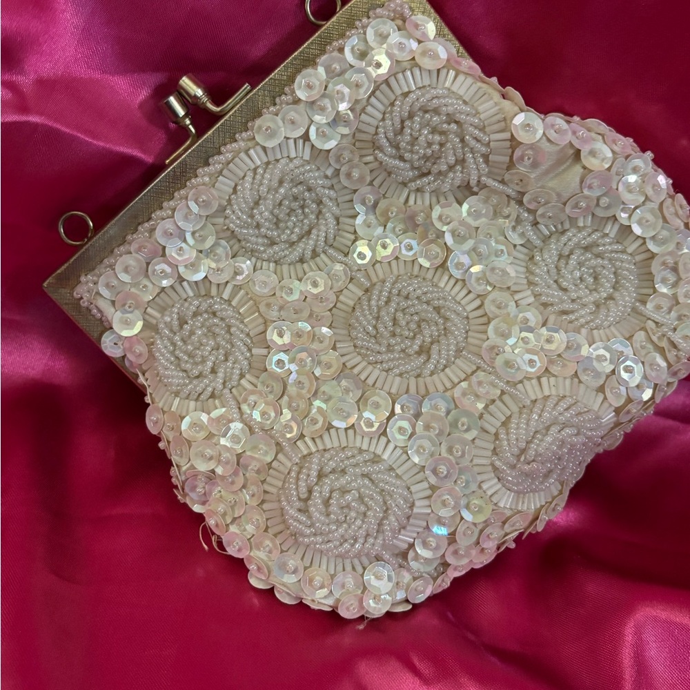 Vintage Elegant Cream Beaded Clutch - Picture 2 of 6